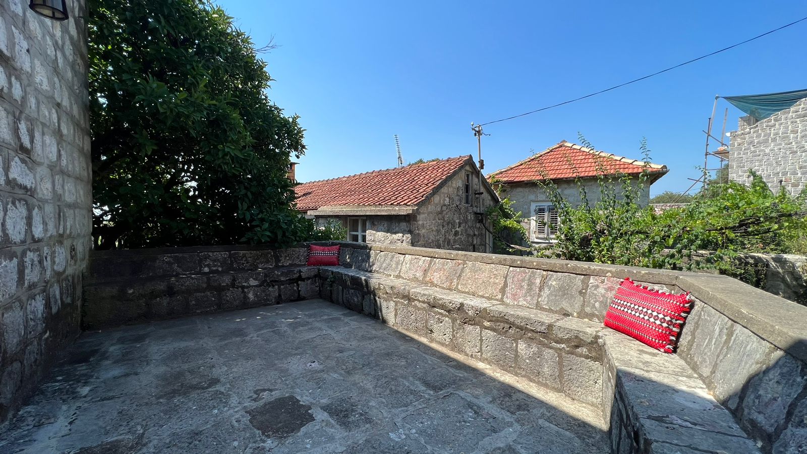 Image of House - 5 Bedrooms - 1 Bathrooms for Sale in Herceg-Novi-Lustica-Montenegro, Image 2